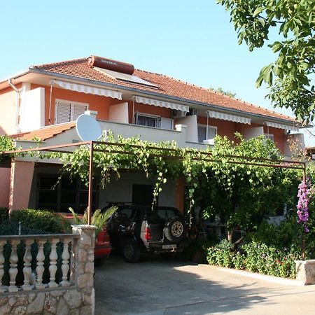 Apartments And Rooms Dobrila Jelsa  Rum bild